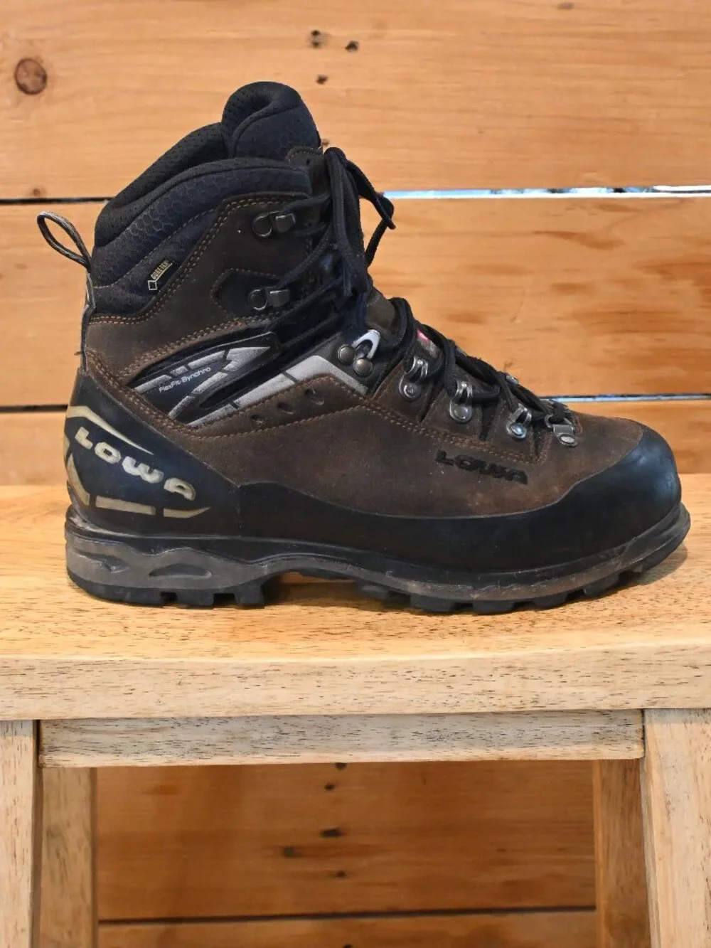 Lowa Mountain Expert GTX Alpine Mountaineering Boots - US 9.5M / EU 42.5